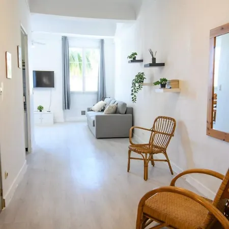 Beautiful Apartment Near The Port شقة