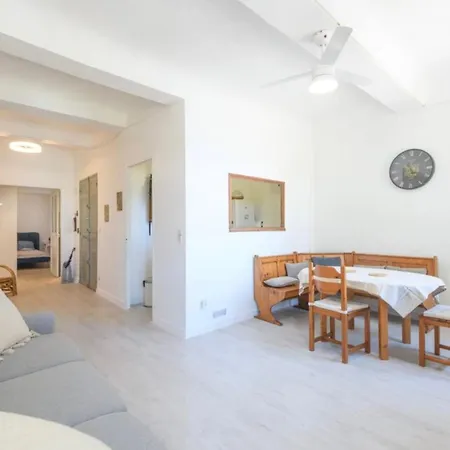 Beautiful Apartment Near The Port شقة